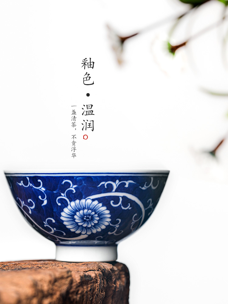 Jingdezhen blue and white master cup single cup pure manual sample tea cup hand - made by patterns kung fu tea tea set