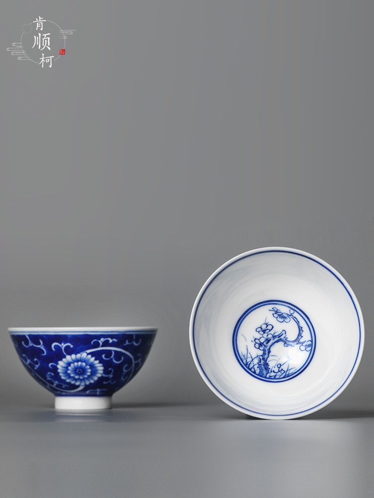 Jingdezhen blue and white master cup single cup pure manual sample tea cup hand - made by patterns kung fu tea tea set