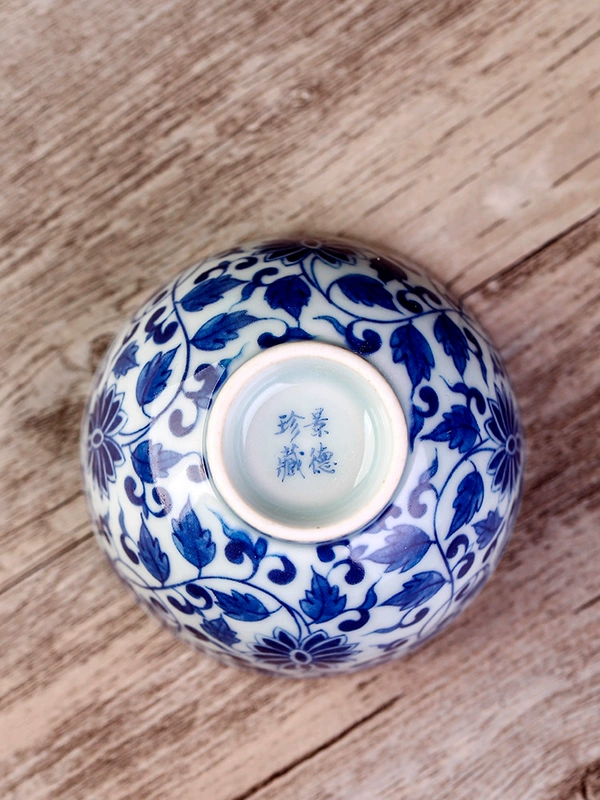 Jingdezhen cổ gà trái tim cốc bọc với cành sen màu xanh và trắng vẽ tay Kung Fu cốc chủ cốc cốc đơn tách trà bộ tách trà nữ - Trà sứ