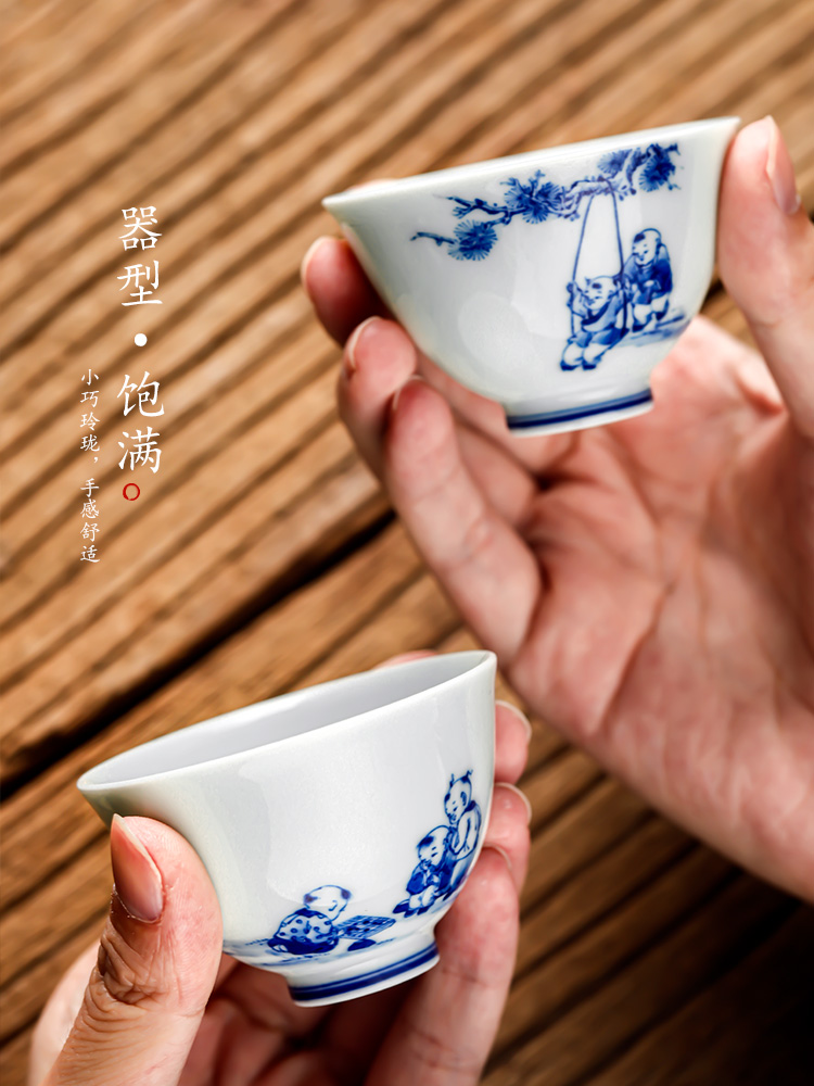 Blue and white master cup white porcelain kung fu tea cups jingdezhen ceramic hand - made baby play small single CPU archaize checking tea set