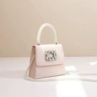 Светло-розовая длинная жемчужная цепочка с квадратной пряжкой