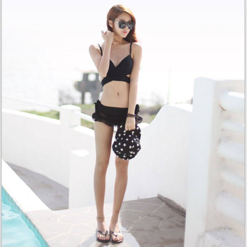 2021 new two-piece swimsuit female sense thin big chest swimming hot spring swimsuit bikini ins