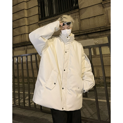 Черный полиуретановый брендовый демисезонный утепленный пуховик, дизайнерская куртка, изысканный стиль, тренд сезона