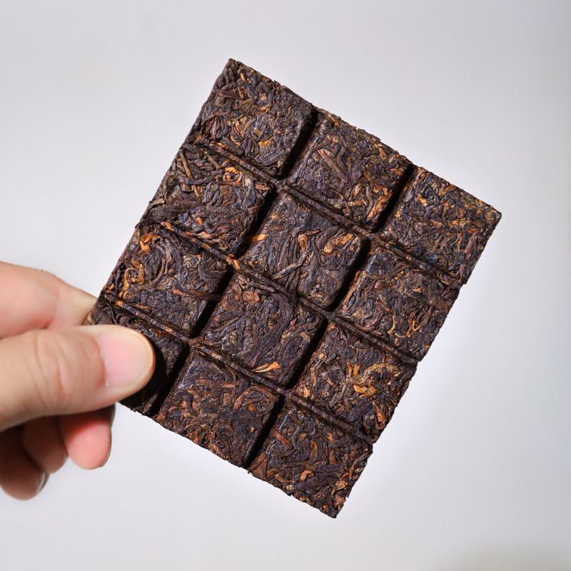 2018 Yiwu Ancient Tree Ripe Tea Refreshing Pu-Erh Tea Chocolate Brick Tea 100g Yipu Ancient Tea Guanshan Series