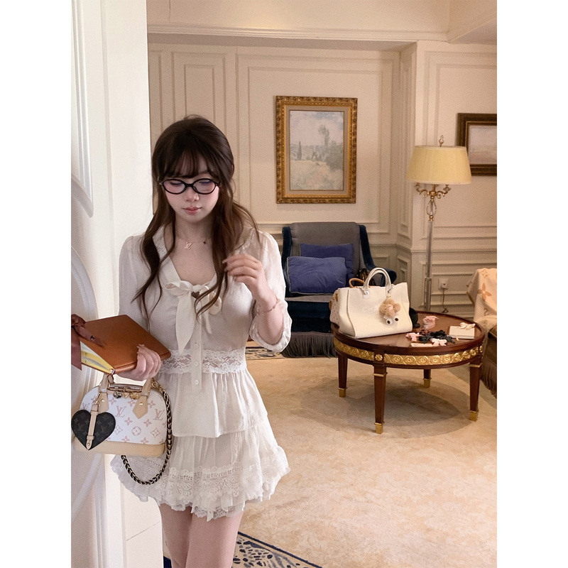 Lisaph/Bowknot's Thoughts Tie-Strap Patchwork Doll V-Neck Top Waist-Cinching Mid-Sleeve Lace Shirt