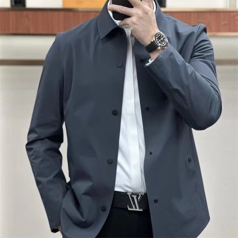 时尚之选:春秋男士无痕翻领轻薄夹克