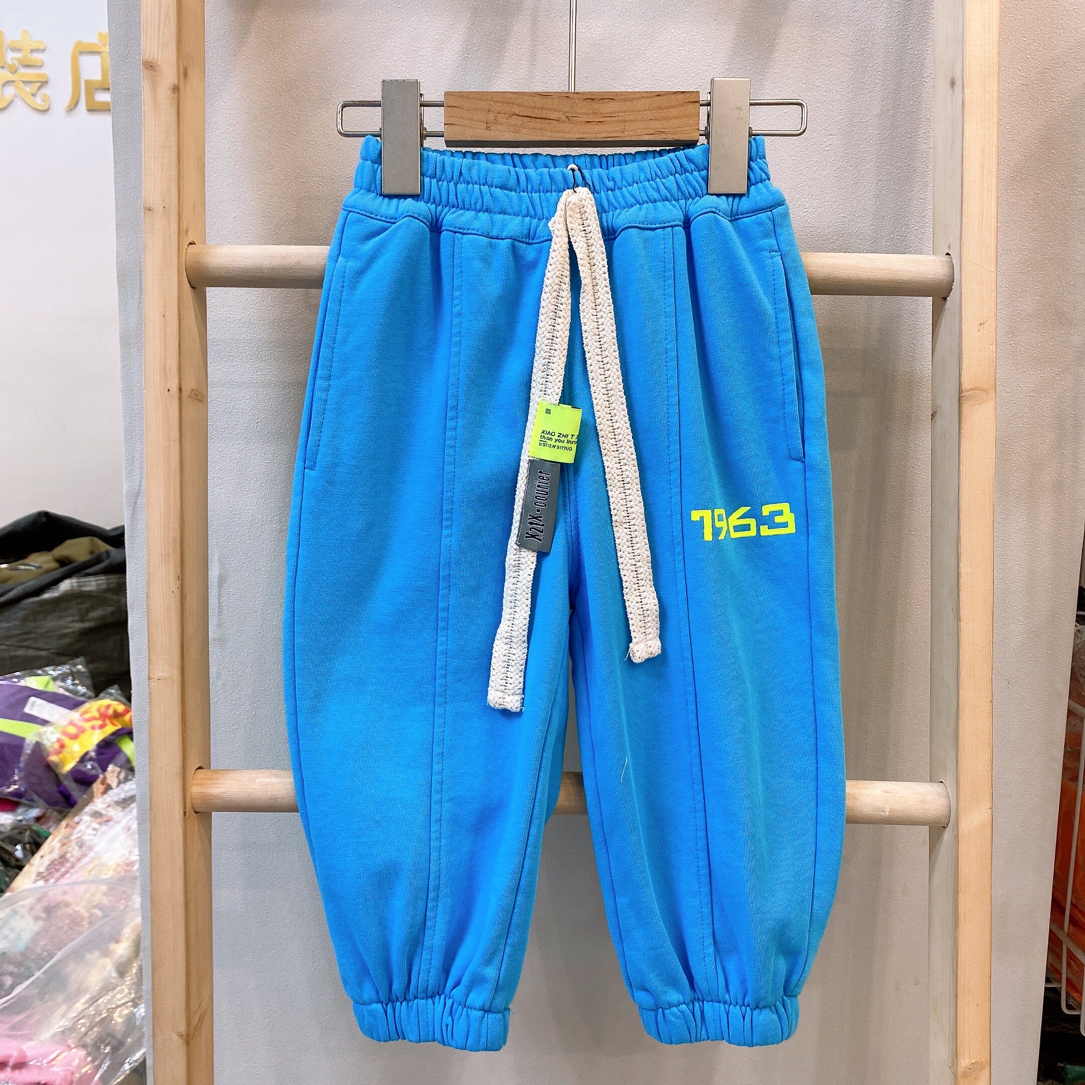 Little classmate spring and autumn style Korean version of foreign style pure cotton casual pants with loose feet for children and children's sports trousers 2272