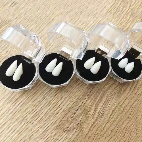 Живые реквизиты вампиров -фальшивые зубы, показывая макияж, роман, роман, роман туннеля, зомби, оставляя людей маленькими зубами тигра