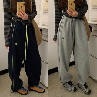 Winter style plus velvet and thickened sweatpants with contrasting color pull strips and embroidery, loose and fashionable drawstring leggings, casual pants to keep warm