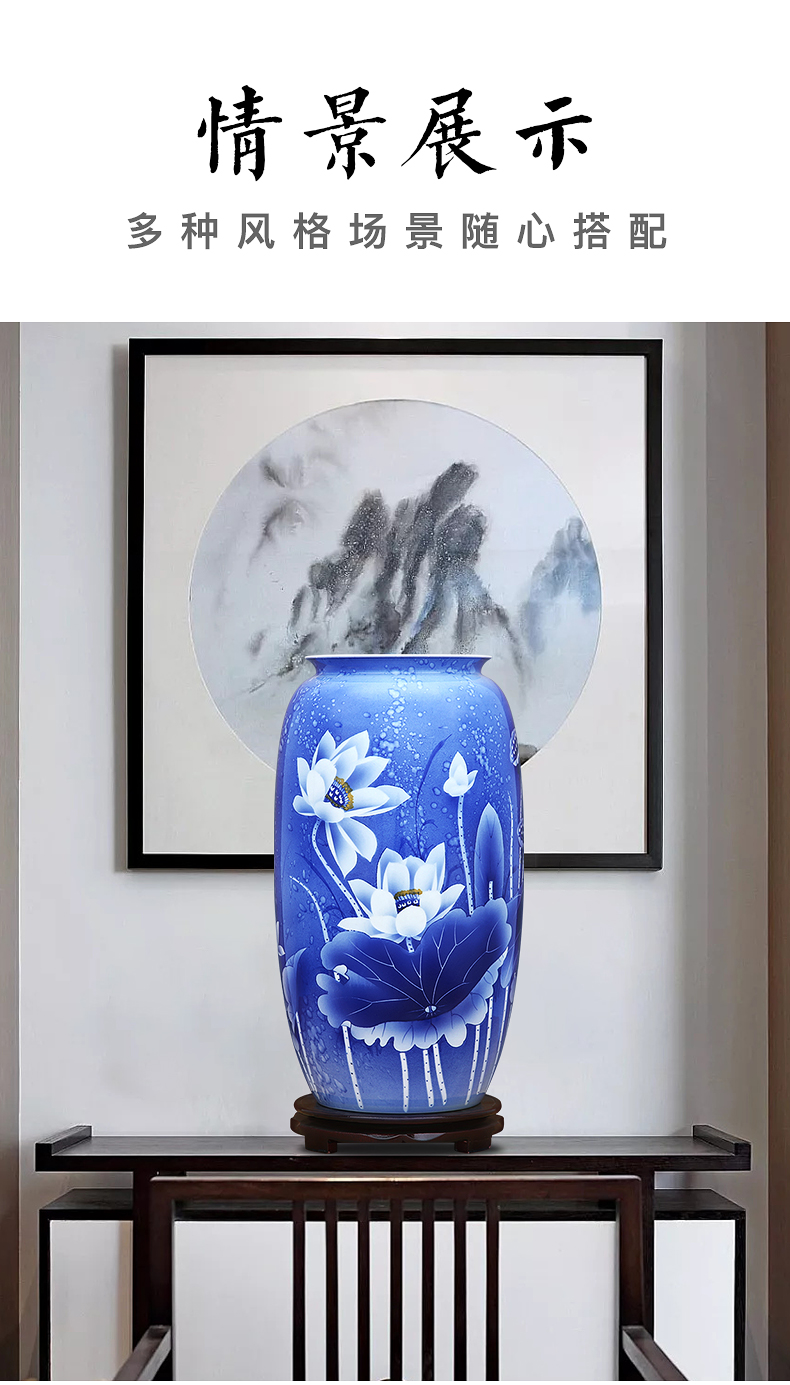 To the blue - and - white porcelain industry over the color white gourd bottle