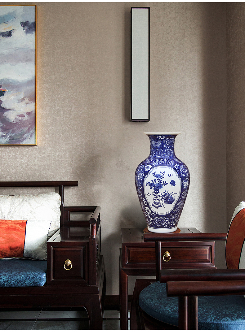 To porcelain industry of jingdezhen blue and white porcelain ceramic vase antique window decorations crafts and gifts in the living room
