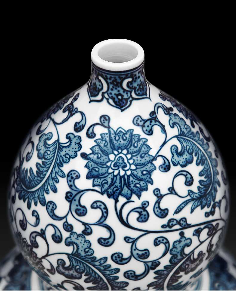 To ceramics hand - made porcelain lotus flower Wan Shouteng gourd bottle