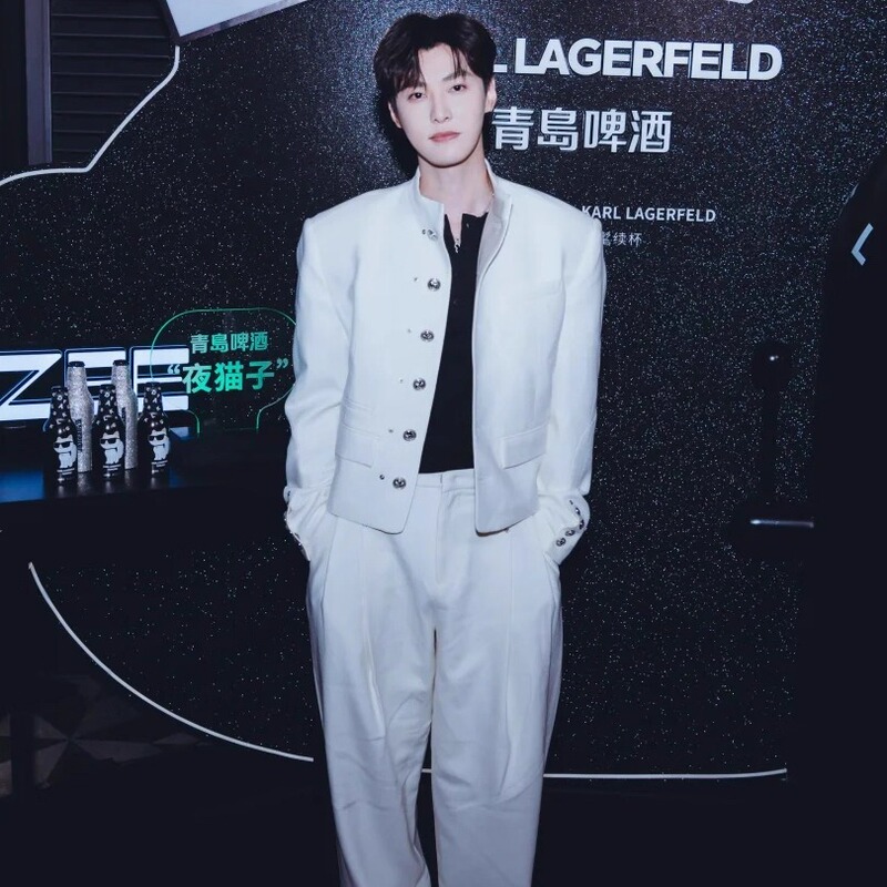 Celebrity-Style White Stand-Up Collar Woolen Jacket with a Niche Vibe, High-End Cool and Stylish Coat with Shoulder Pads, Trendy Commuter Brand Celebrity-Style White Stand-Up Collar Woolen Jacket with a Niche Vibe, High-End Cool and Stylish Coat with Shoulder Pads, Trendy Commuter Brand