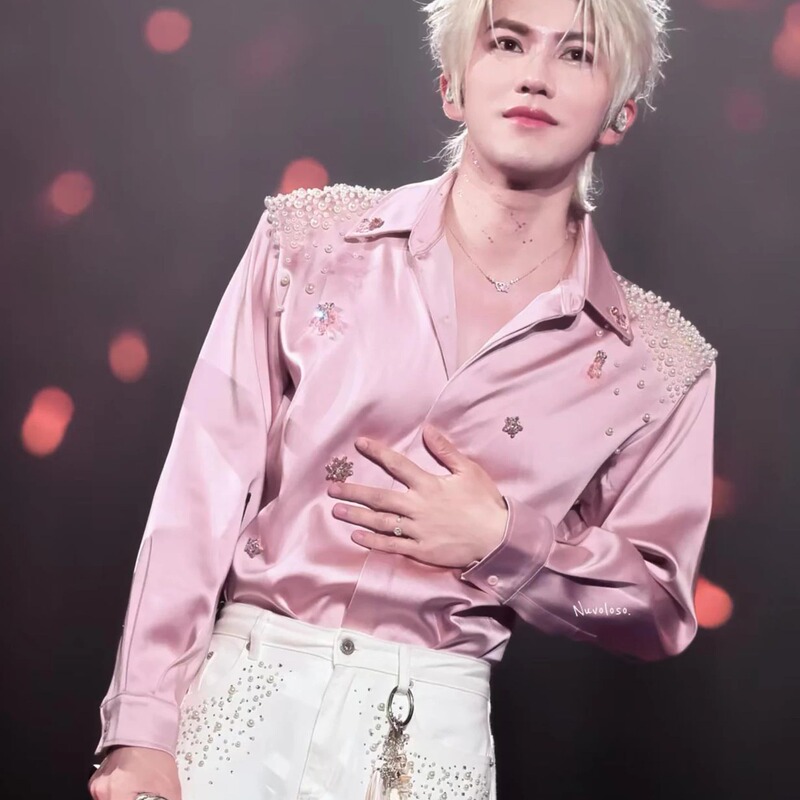 Li Gongyuan's Celebrity-Inspired Design Pink Pearl Rhinestone Satin Shirt for Men, High-End Stage Performance Outfit