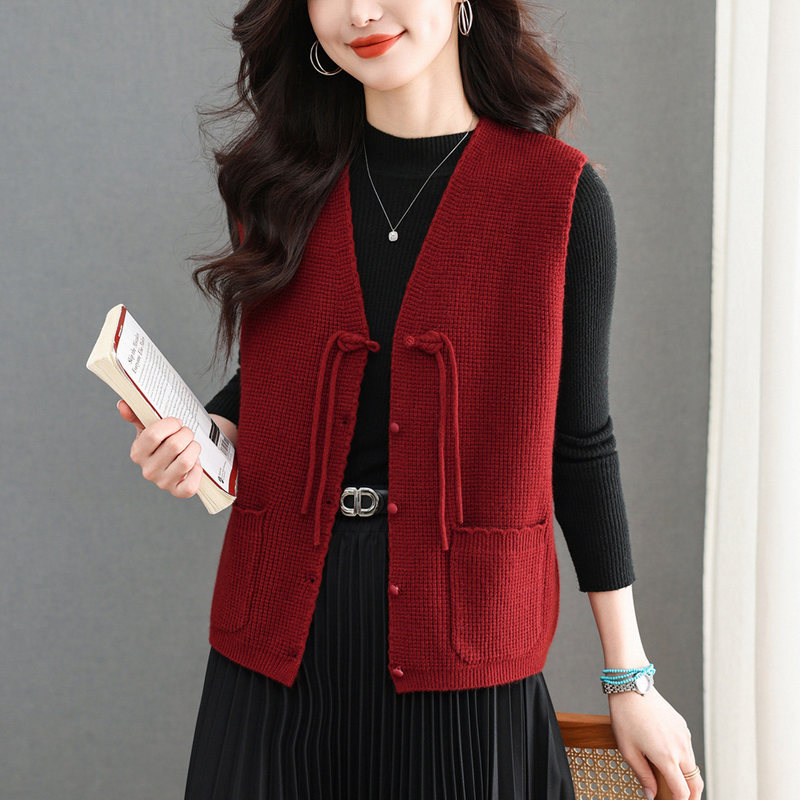 New Chinese-Style High-End Knitted Vest for Women, Spring and Autumn Layered Sleeveless Outerwear Sweater, Trendy and Stylish New Chinese-Style High-End Knitted Vest for Women, Spring and Autumn Layered Sleeveless Outerwear Sweater, Trendy and Stylish