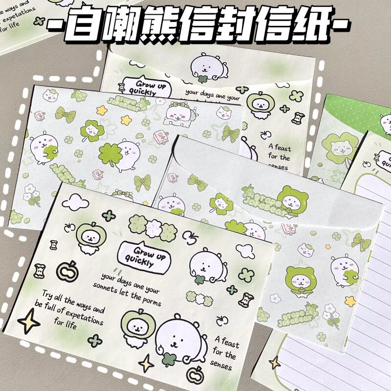 四つ葉のクローバーと自虐的なクマが描かれた、高級感のある封筒と便箋。大切な人への手書きグリーティングカードのフルセット。素敵な祝福をDIYで。