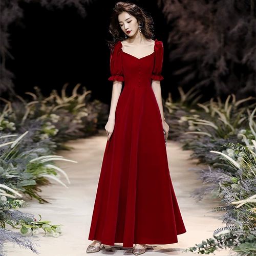 Вечернее платье, красная юбка