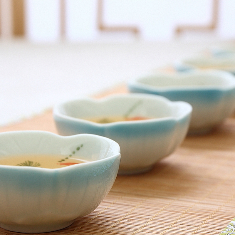 Pure manual hand - made celadon lotus kung fu tea cups of a complete set of blue and white porcelain ceramic teapot teacup gift boxes