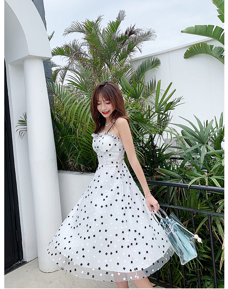 VK旗艦店 韓系細肩帶網紗拼接木耳邊一字領無袖洋裝