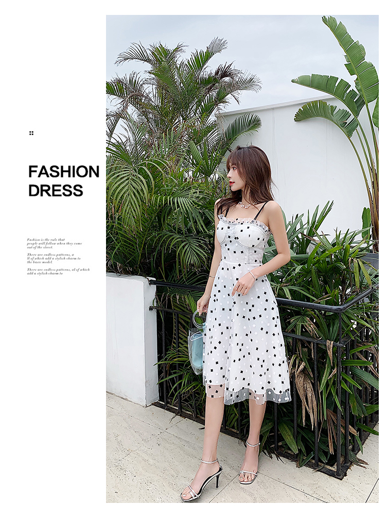 VK旗艦店 韓系細肩帶網紗拼接木耳邊一字領無袖洋裝