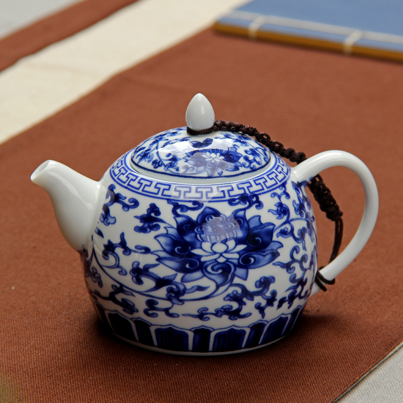 Ceramic teapot jingdezhen blue and white porcelain little teapot kung fu tea set single pot of 280 ml high white CiHu household pot