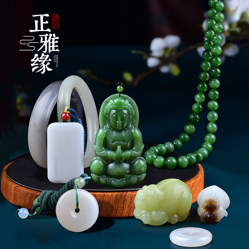 Zhenya jewelry and Tian Yu pendant pinned on the paste of the Buddha's necklace