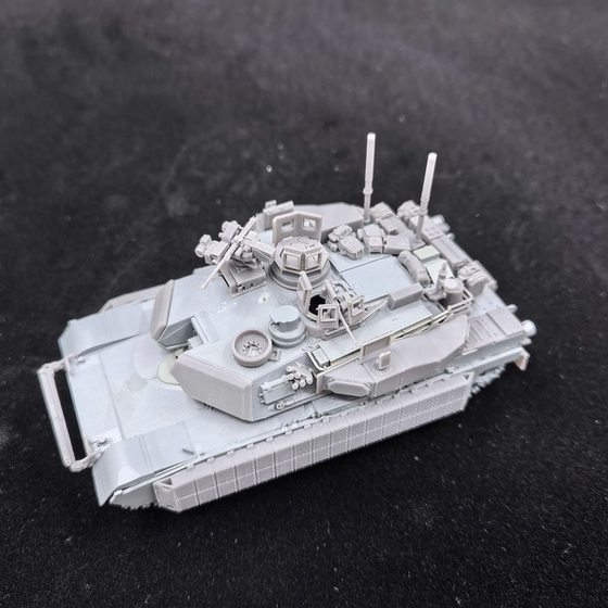 U.S. Army M1A2 Full Series Modification Kit with Eagle M1A2 1/72 Scale Model