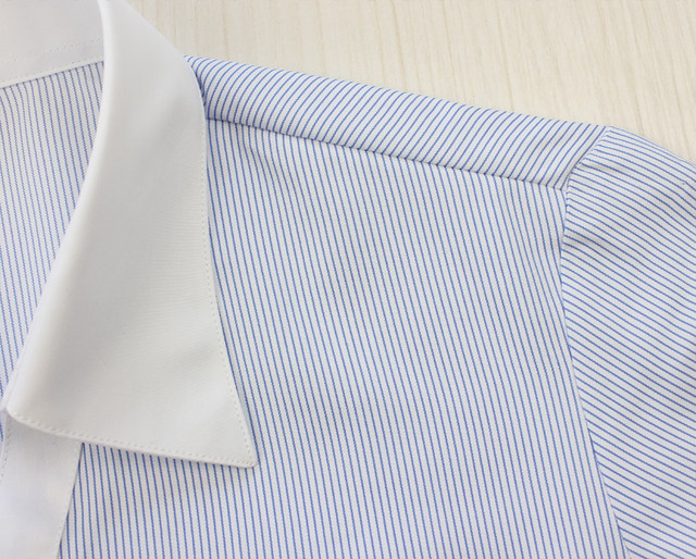 ຄໍສີຂາວຂອງແມ່ຍິງ spliced ​​​​blue pinstripe shirt V-neck fashion slim OL formal shirt work clothes anti-exposure