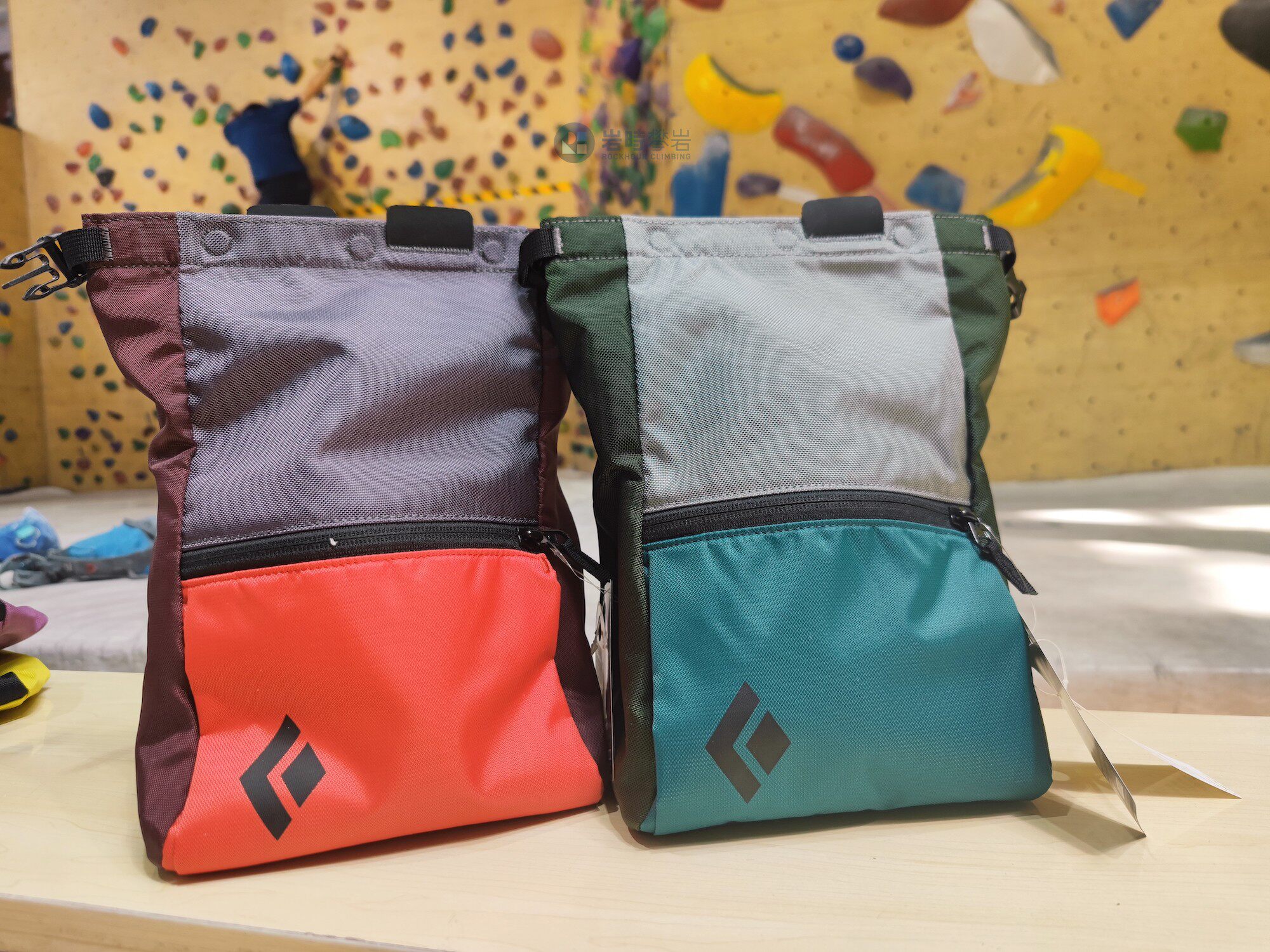 Black Diamond BD MONDO CHALK POT Black Diamond Rock Magnesium Powder Bag Channel