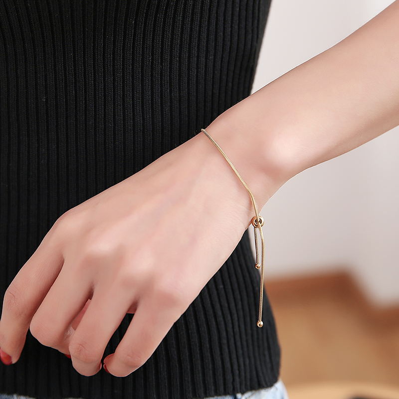 Niche design adjustable hand pull-out simple retro does not fade titanium steel small gold bean bow hand rope female