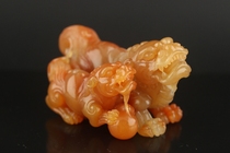 Shoushan Stone Crystalline Durum Crystal Frozen Stone Ancient Beast hand piece to play the Double Lion Opera Ball Collection Process Gift Offer