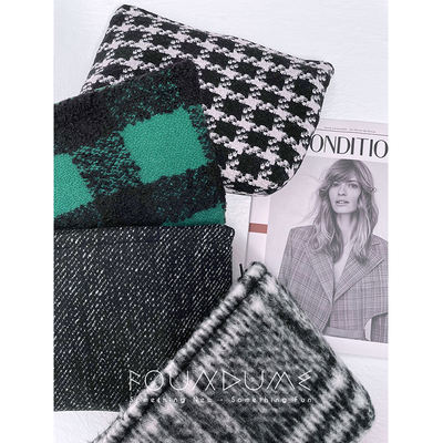 Foundume's original four-color checkered patchwork color-blocking cosmetic bag