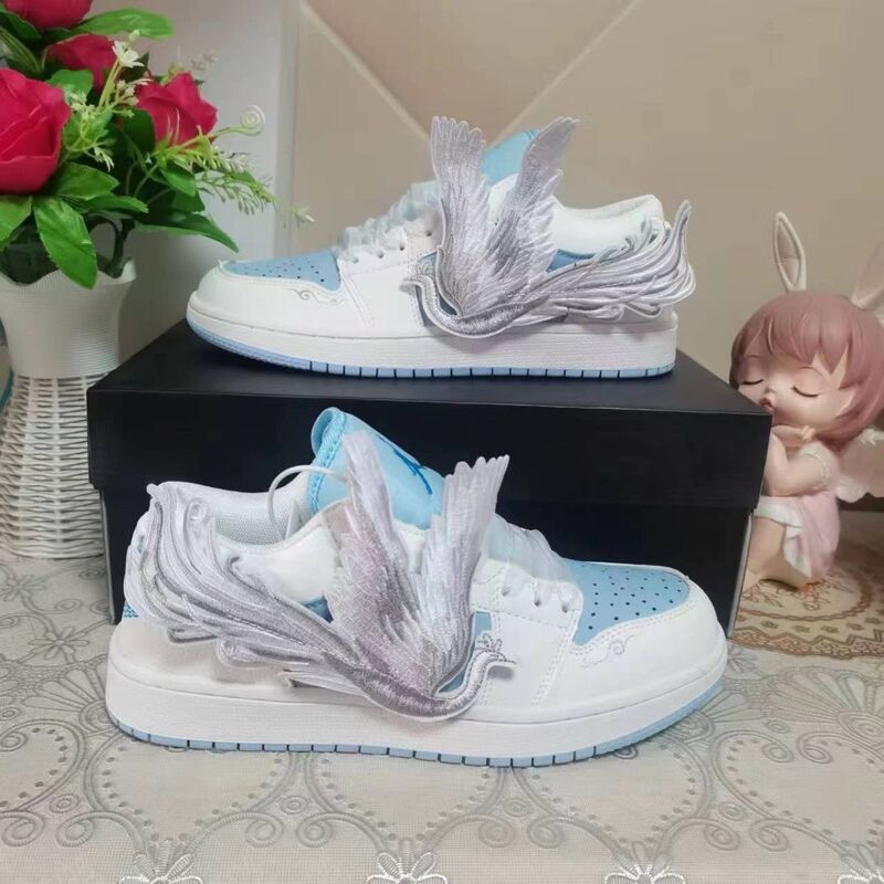 2026 Trendy Angel Wing Decoration White and Blue Color-Block Casual Sneakers for Men and Women, Couple Style, Height-Increasing Versatile Trendy Shoes