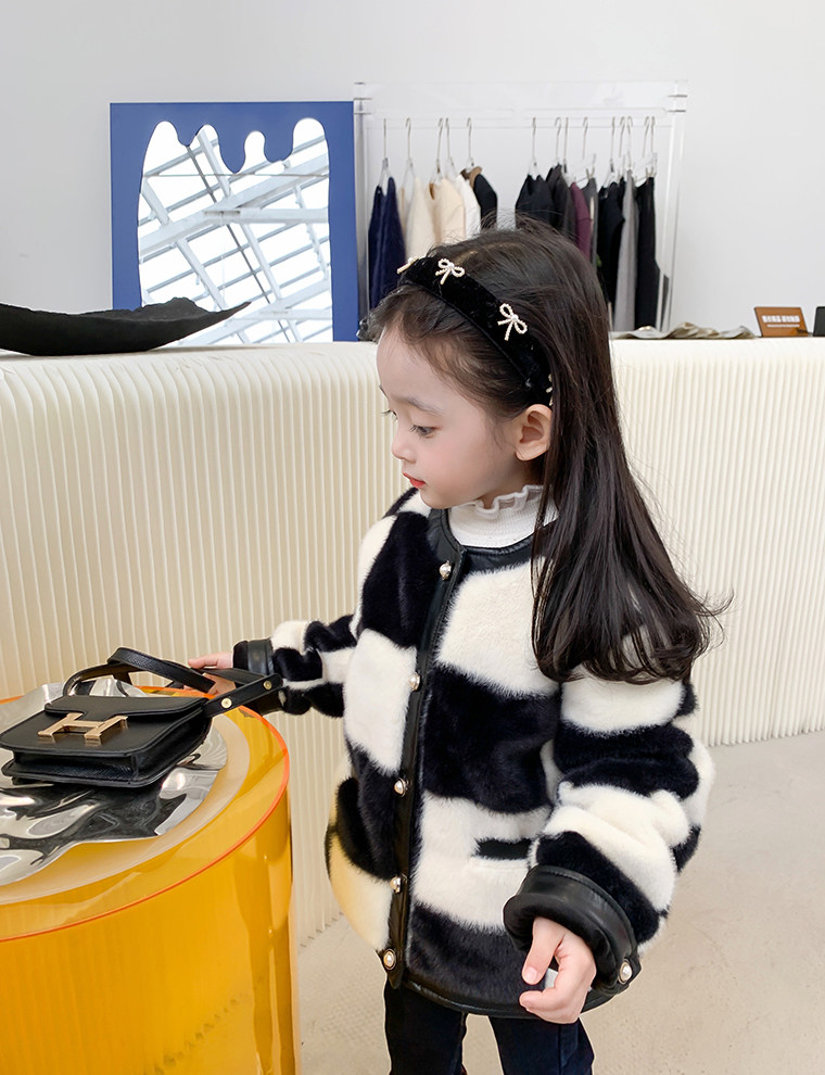 Мех/искусственный мех 冬款加绒皮草亲子装外套 Fall in love with beautiful girls