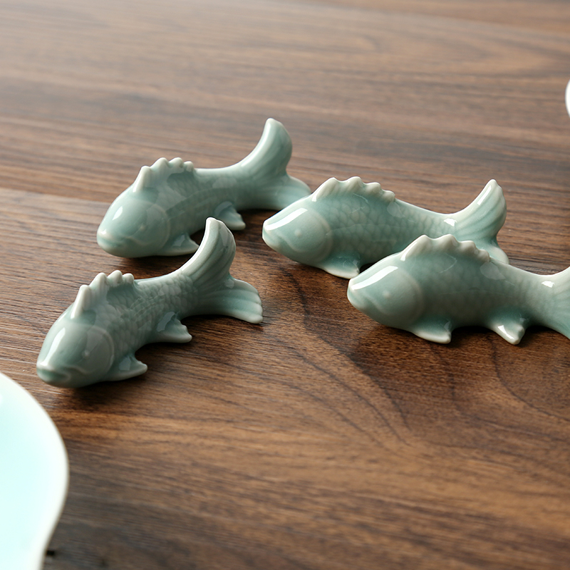 Longquan celadon creative manual type fish chopsticks pillow ceramic home furnishing articles entertain guest with hotel tableware chopsticks chopsticks frame