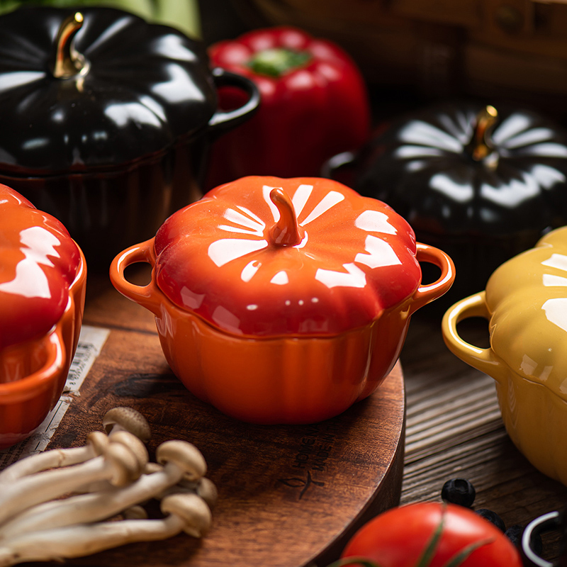 Pumpkin steamed custard ceramic bowl with cover small egg stew stew egg bowl of bird 's nest soup bowl water stew breakfast at home