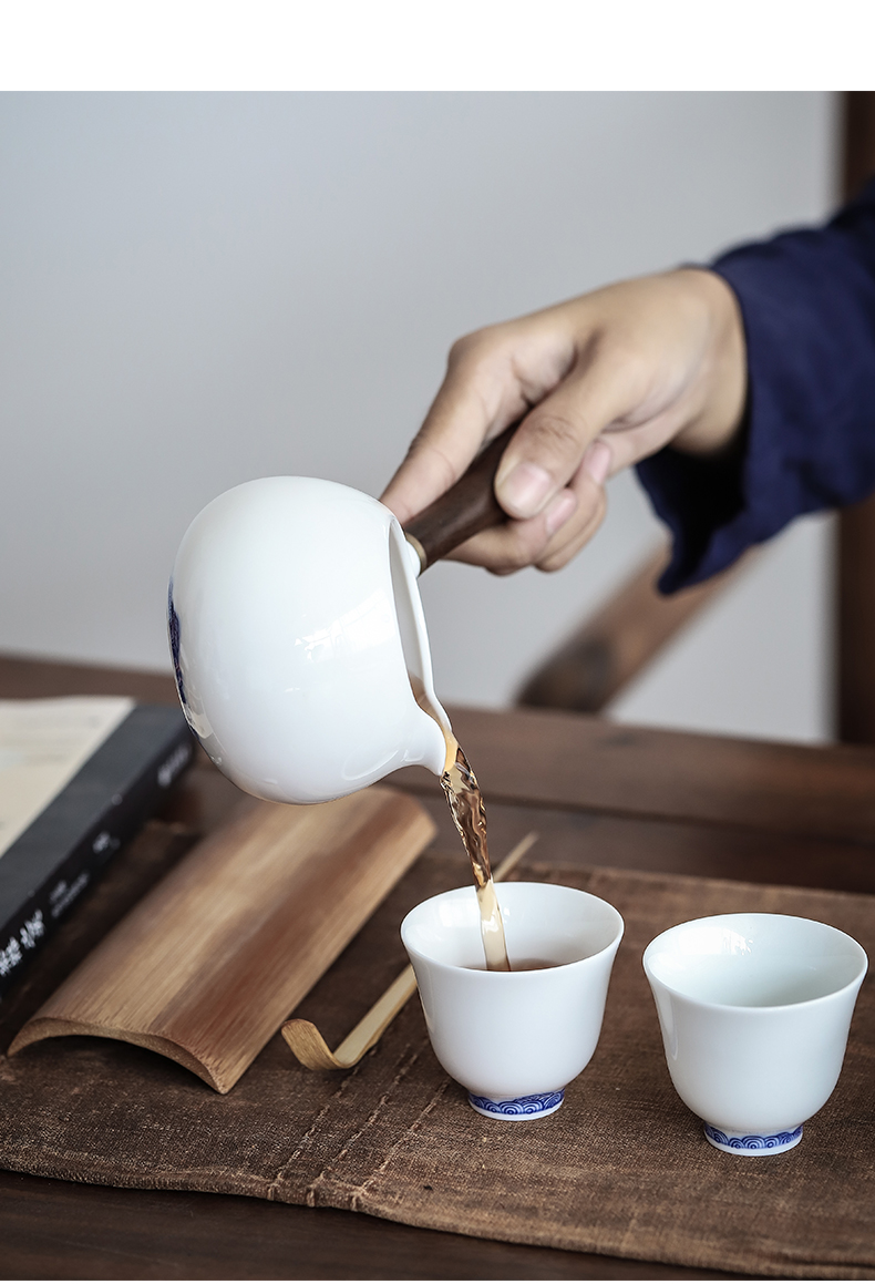 By the home side mud Japanese ceramics fair keller points blue and white wooden handle and a cup of tea ware kung fu tea tea cup