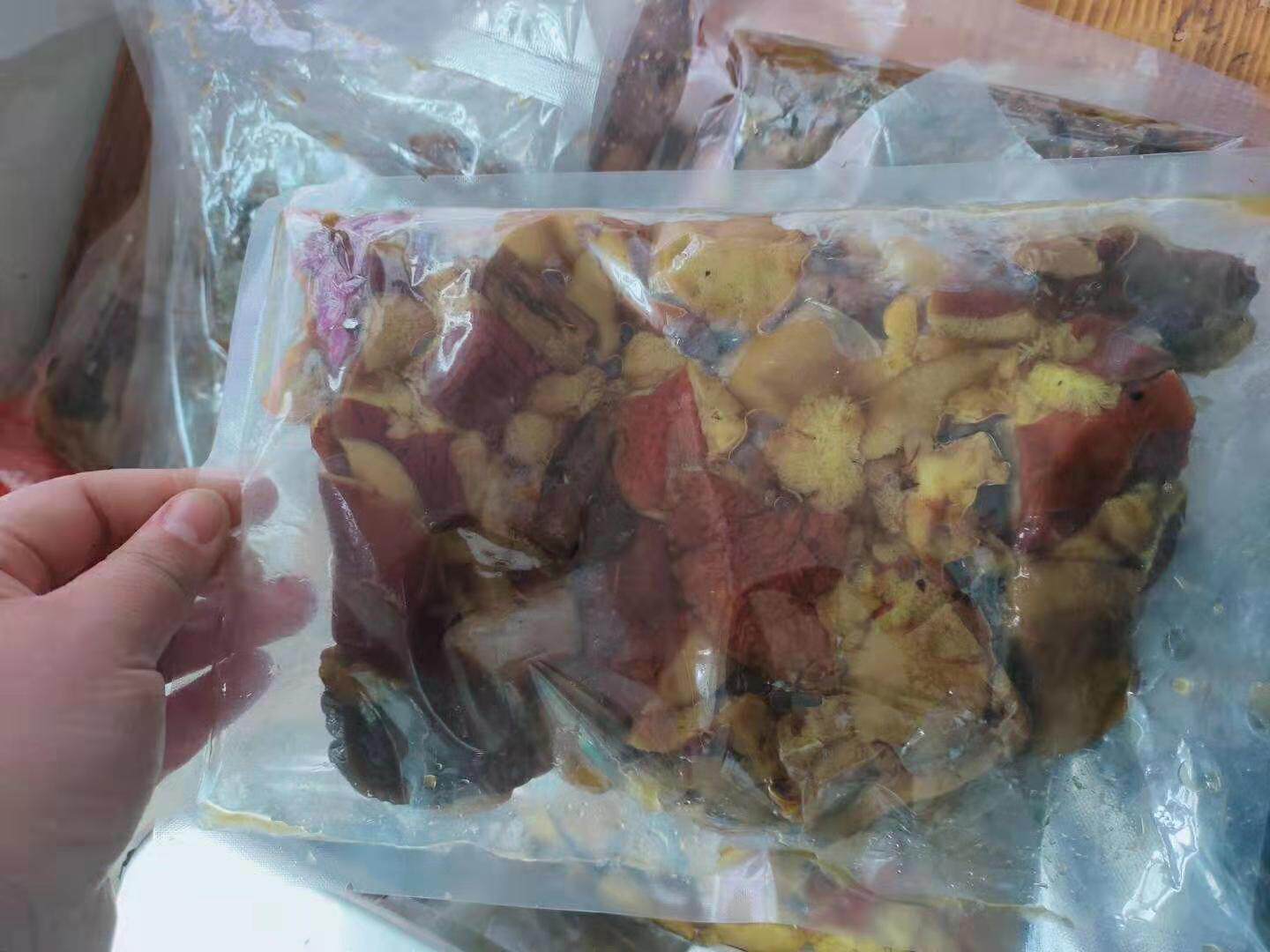 Northeast specialty wild pine mushroom pine mushroom sticky moth pine moth sticky dumpling pine mushroom pickled a catty