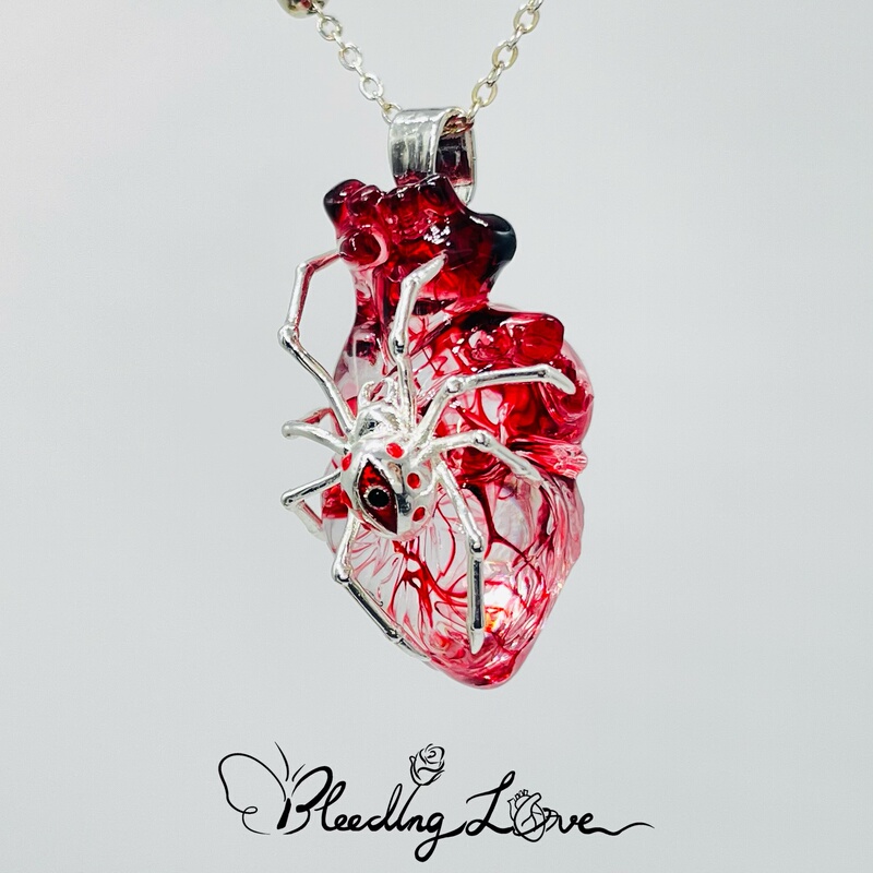 Bleedinglove Pendant Blood-Colored Heart Spider Necklace Dark Romantic Gift Qixi Festival Lover's Protection Bond Bleedinglove Pendant Blood-Colored Heart Spider Necklace Dark Romantic Gift Qixi Festival Lover's Protection Bond