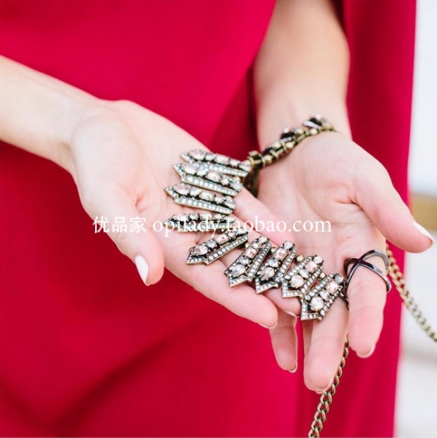 Bộ sản phẩm sơn móng chân ESSIE chính hãng của Mỹ Bộ sản phẩm không độc hại kéo dài 907 Kem vani trắng nhẹ - Sơn móng tay / Móng tay và móng chân màu sơn móng chân cho da ngăm đen