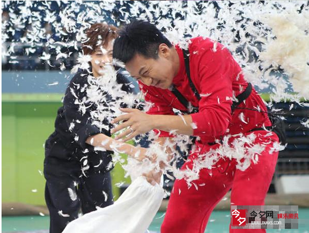 Feather Pillow Battle Bar Nightclub Atmosphere Hand Ripping Pillow Catharist Atmosphere Props Party Kindergarten Atmosphere Supplies