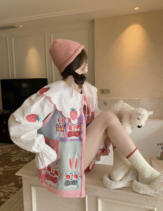 Plus-Size Women's Autumn Sweet and Cute Doll Collar Age-Reducing Shirt with Cartoon Embroidery Layered with Knitted Vest Jacket Plus-Size Women's Autumn Sweet and Cute Doll Collar Age-Reducing Shirt with Cartoon Embroidery Layered with Knitted Vest Jacket