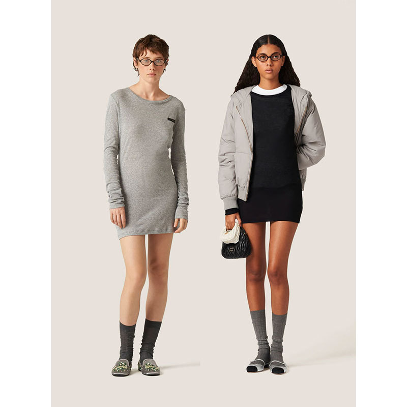 Recommended Mid-Length Dress with Sun Protection and Inner Layering Blouse for Women