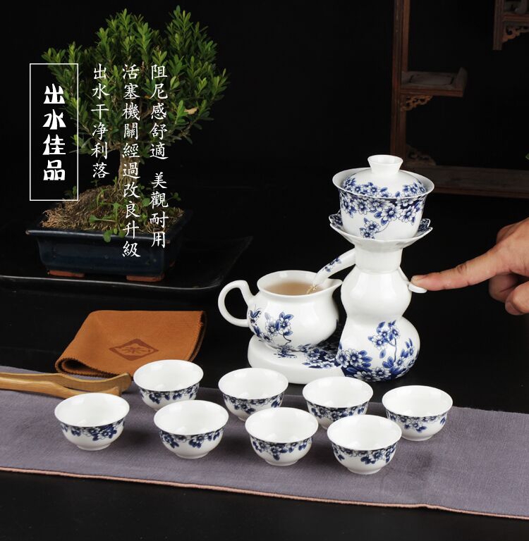 A complete set of ceramic semi - automatic lazy time of blue and white porcelain tea set suits for all artesian hot tea. Preventer gift boxes