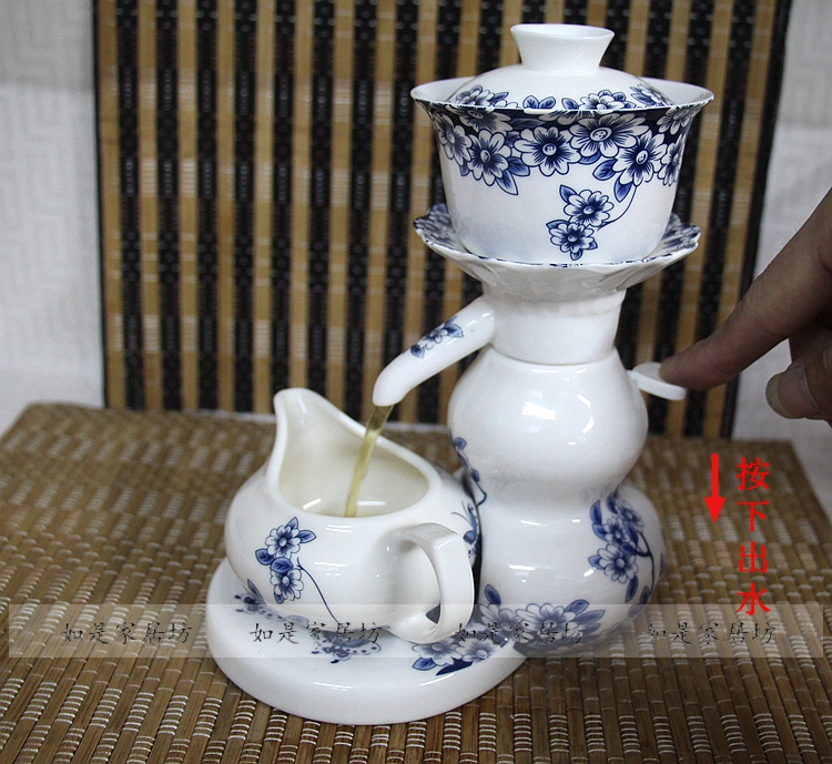 A complete set of ceramic semi - automatic lazy time of blue and white porcelain tea set suits for all artesian hot tea. Preventer gift boxes