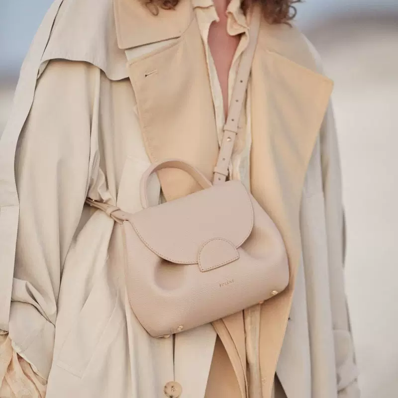 Small design one-shoulder bag