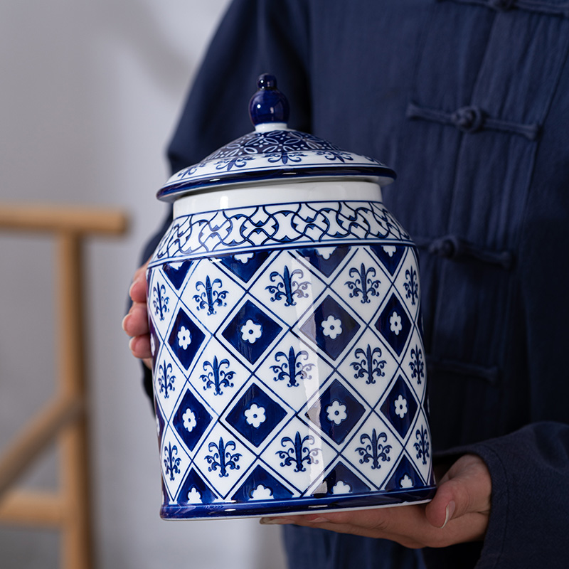 Storage tank of pottery and porcelain of jingdezhen blue and white porcelain decoration furnishing articles desktop with cover pot sitting room of Chinese style mesa Storage jar