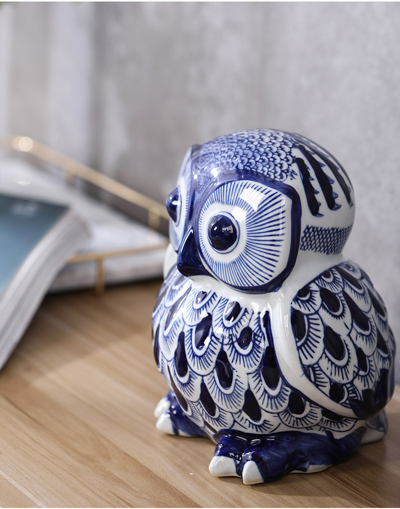 Jingdezhen blue and white porcelain jar owl furnishing articles of modern ceramic arts and crafts ornament gift decoration