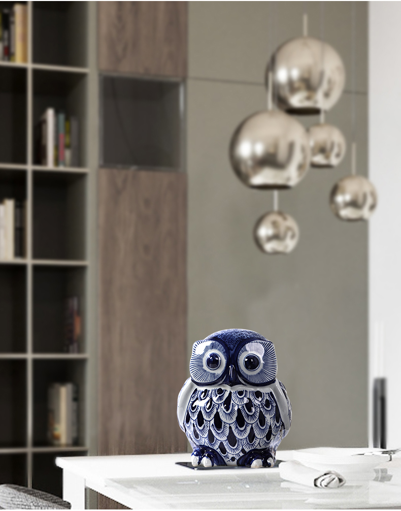 Jingdezhen blue and white porcelain jar owl furnishing articles of modern ceramic arts and crafts ornament gift decoration