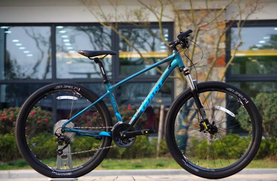 Original 20 GIANT GIANT ATX860 mountain bike 27 5 aluminum alloy frame 30 speed oil disc before locking